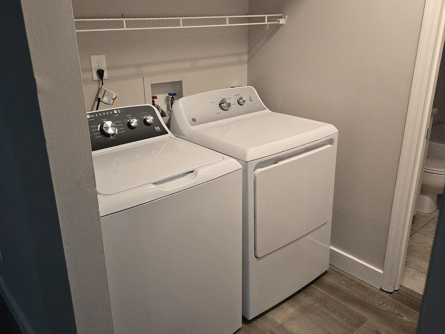 2 bed, 2.0 bath, 1030 sqft, $2,295 — Photo 2