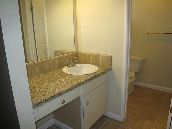 4th image of 948 Weldwood Ct APT 1
