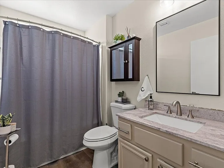 2705 Valley Downs Dr — Photo 20