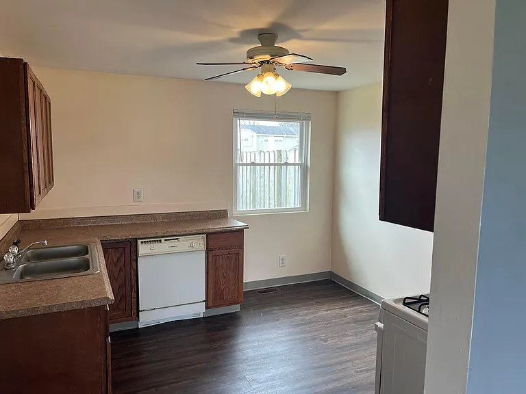98 Buckeye Cir — Photo 1