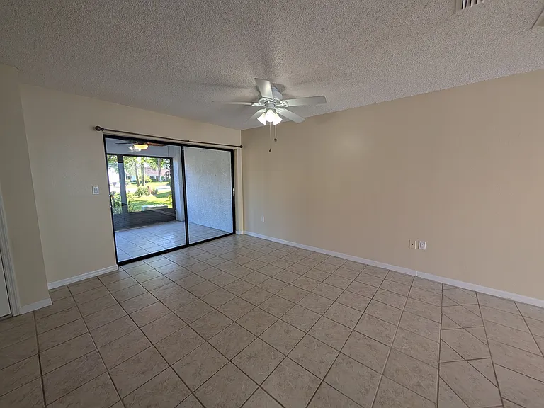 7705 Rockville Ct — Photo 6