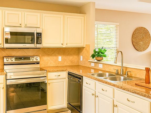 5th image of 216 Pullman Place Blvd