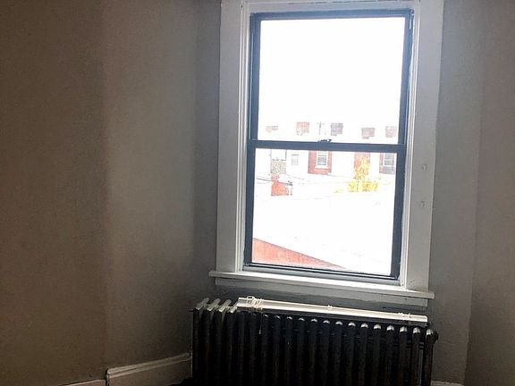 3rd image of 3433 Parkview Ave Floor 2