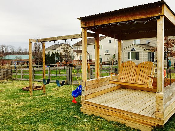 3rd image of 8952 Crimson Oak Dr