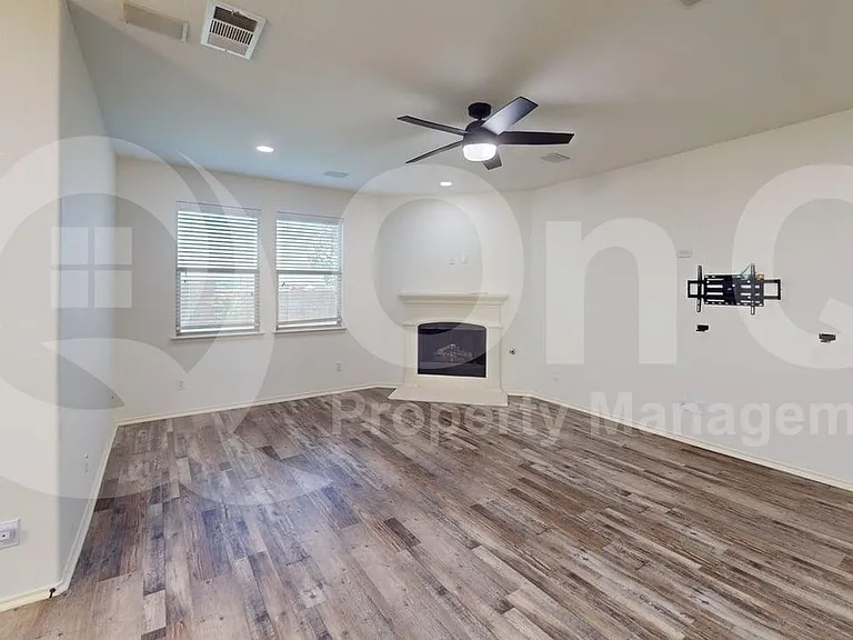 501 Lipizzan Ln — Photo 7