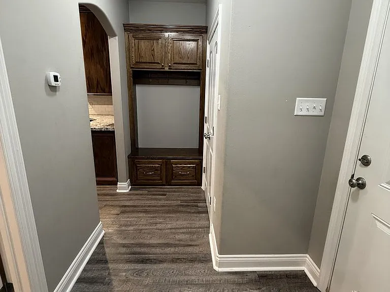 205 Oakwood Dr — Photo 8