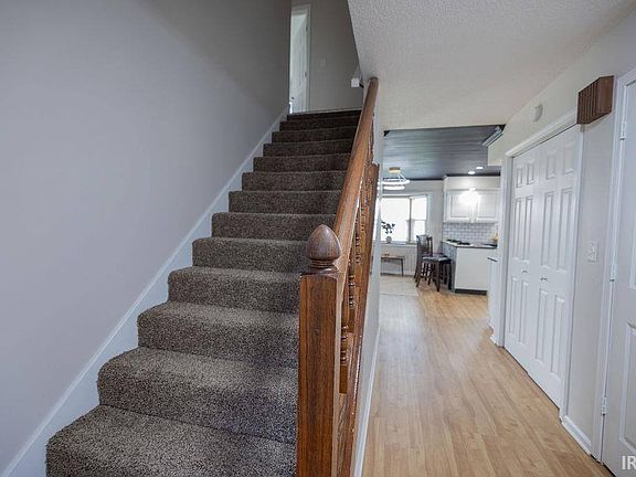 2nd image of 425 N Cherry Wood Ln