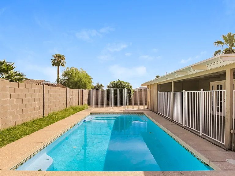 8206 E Devonshire Ave — Photo 1