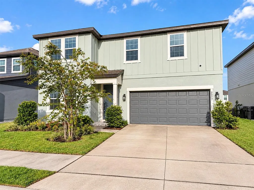 4 bed, 2.5 bath, 2420 sqft, $2,690 — Photo 2