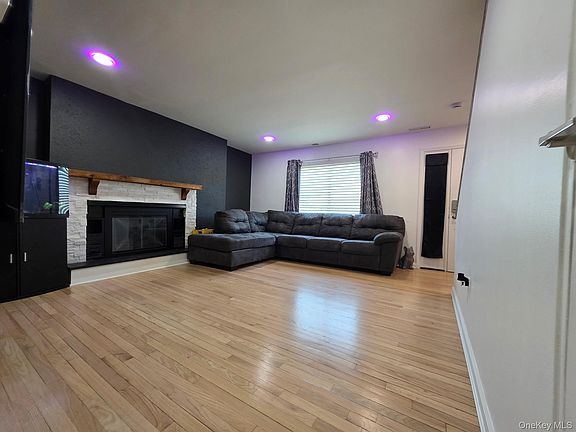 4th image of 25 Pierces Road #3