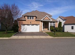 32 Jasmine Cir, Milford, CT 06461
