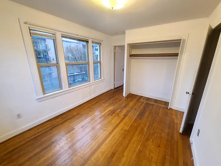 1820 E Thomas St #8 — Photo 3
