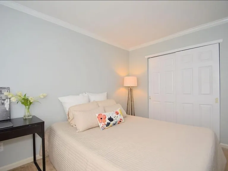 716 Martingale Rd — Photo 17