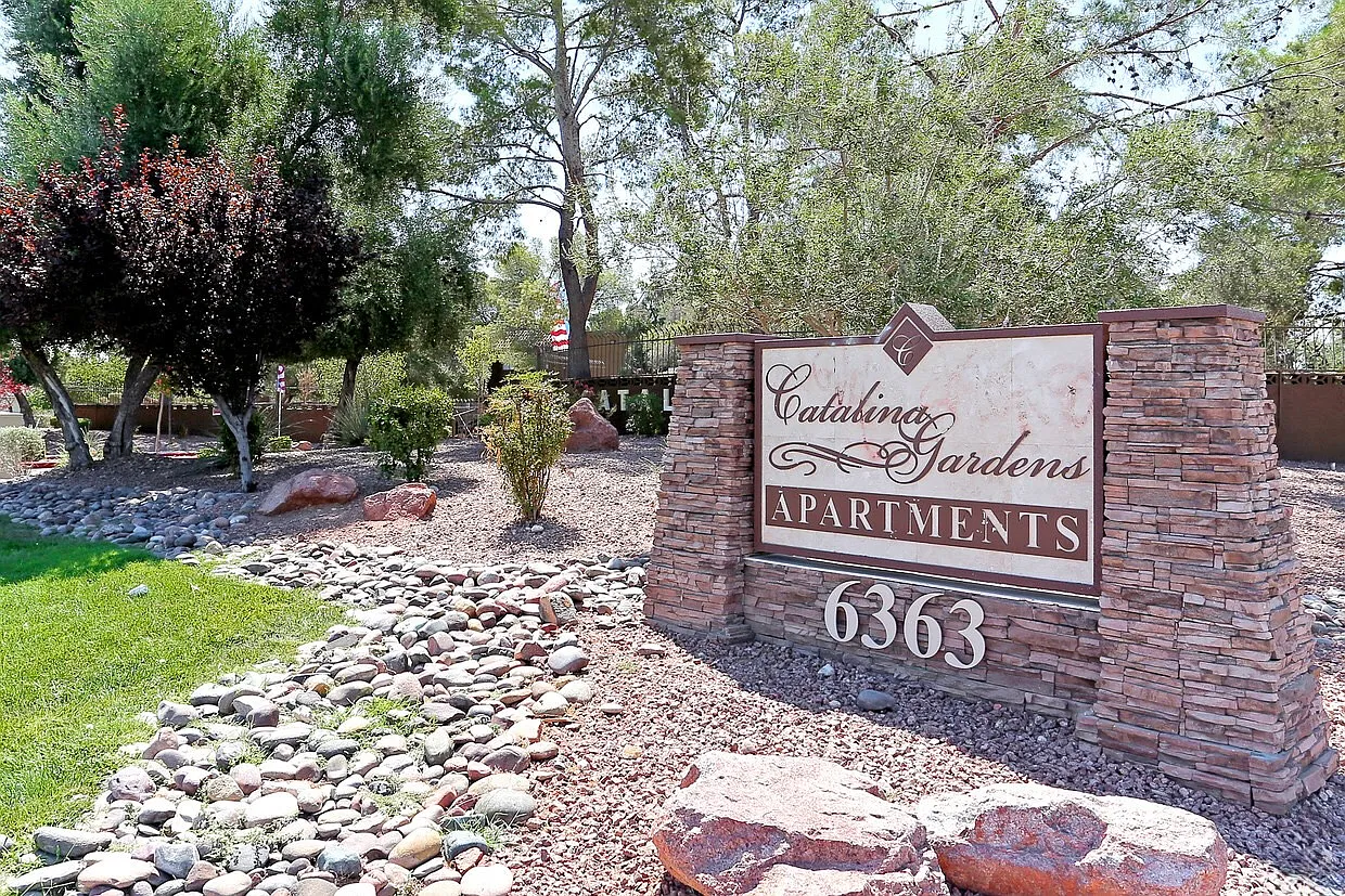 Catalina Gardens Apartments — Photo 1