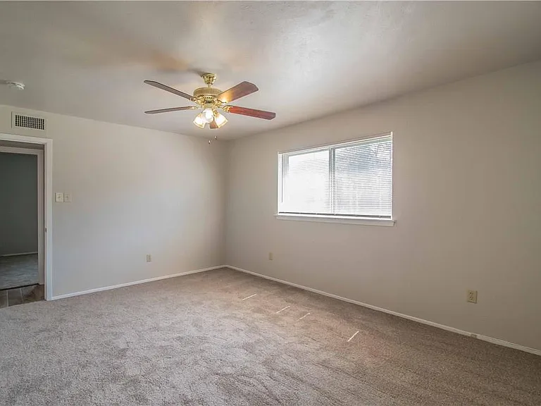 711 Edgemont Pl — Photo 11