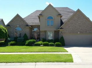 51493 Shadywood Dr, Macomb, MI