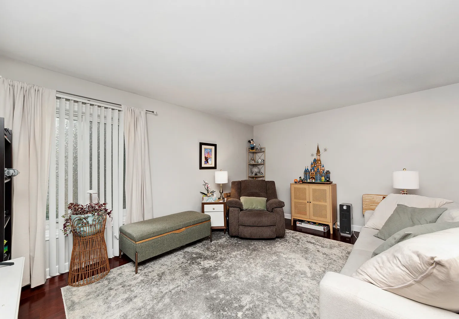 2 bed, $1,950 — Photo 4