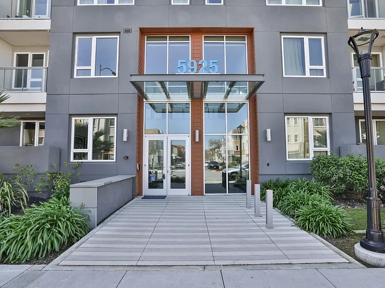 5925 Charlotte Dr #204 — Photo 21