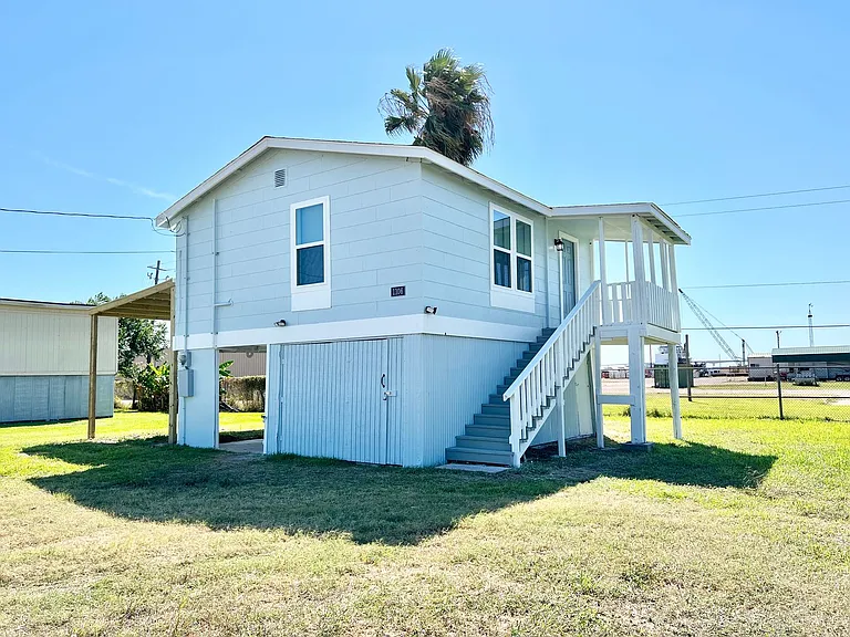 1106 Gulfview Ln — Photo 1