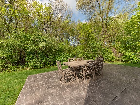 5th image of 15796 Pebblebrook Dr