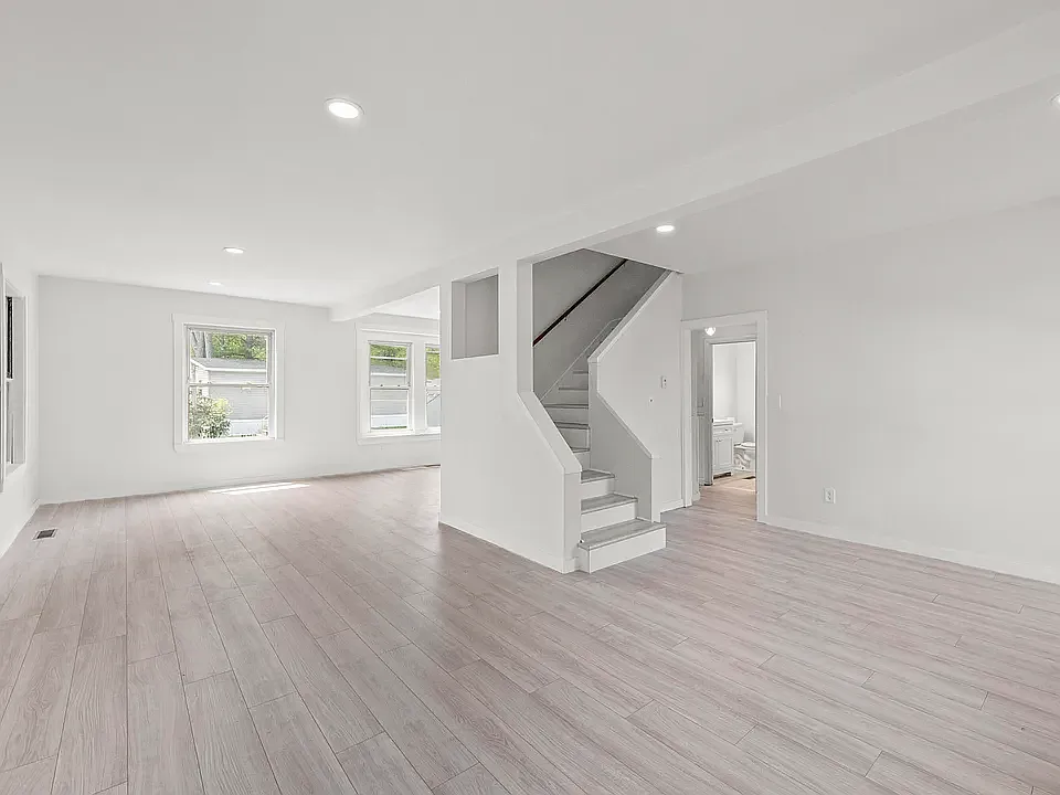 5 bed, 1645 sqft, $2,500 — Photo 3