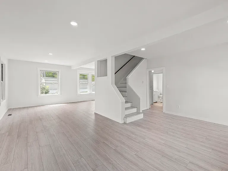826 Riverside Dr — Photo 3