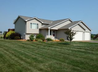 1458 142nd St, New Richmond, WI 54017