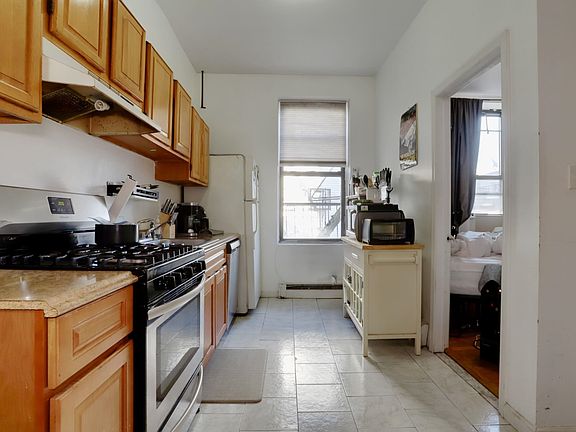 2nd image of 206 4th St APT 2F