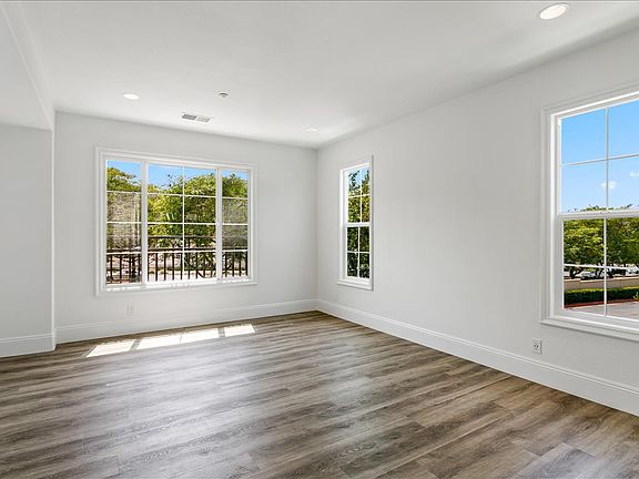 3rd image of 724 Kellogg St #1