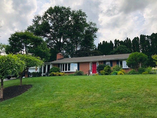 1st image of 9 Crest Dr