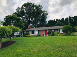 9 Crest Dr, Hockessin, DE 19707