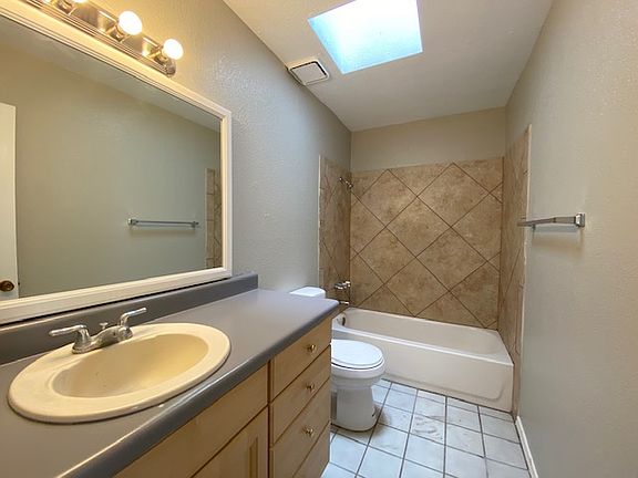 4th image of 1503 N Riverview Blvd #1