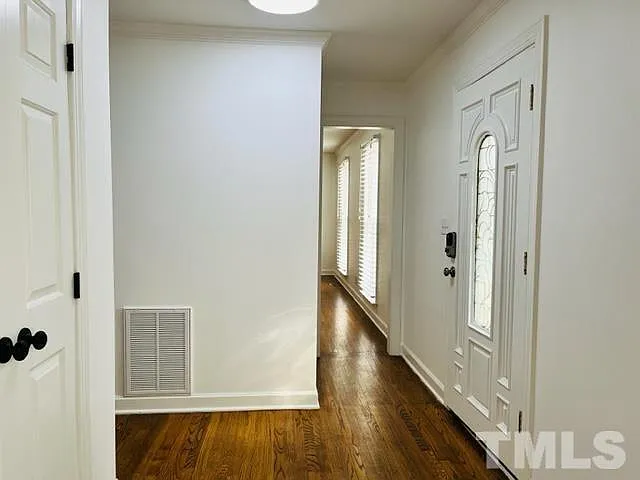 4 bed, 3.0 bath, 3406 sqft, $3,800 — Photo 2