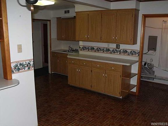 3rd image of 7817 Colonial Dr