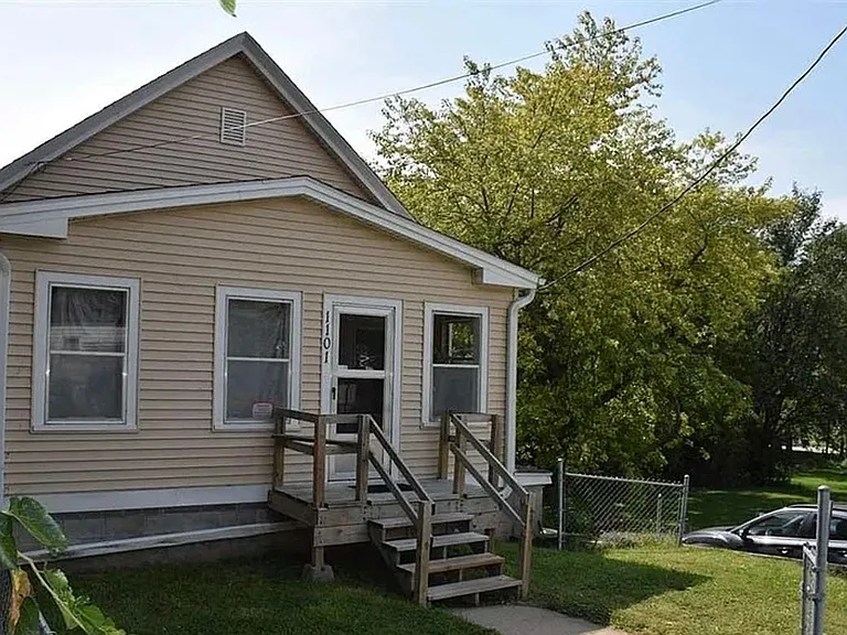 1101 Bancroft St — Photo 2