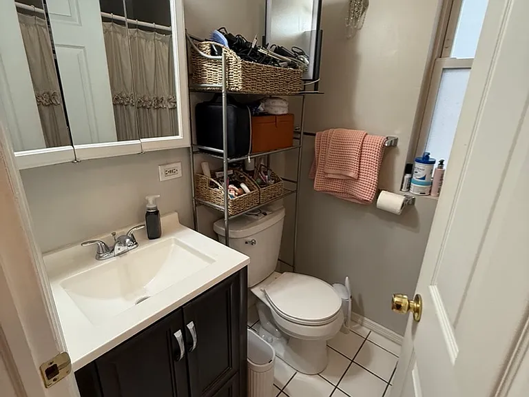 1642 W Fletcher St #1 — Photo 6