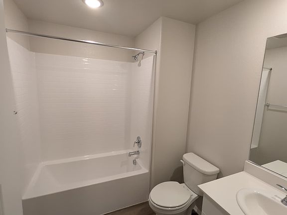 4th image of 404 Lotus Dr #404