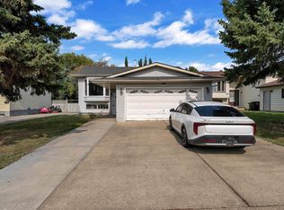 3516 19th Ave NW, Edmonton, AB T6L 2Z9