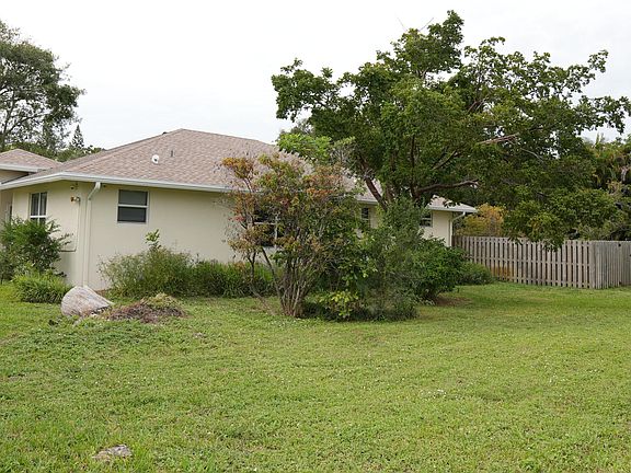 3rd image of 821 SW 13th Ct