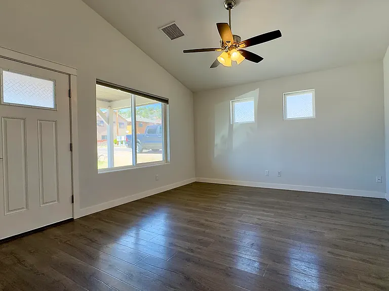 701 S Meadow St — Photo 3