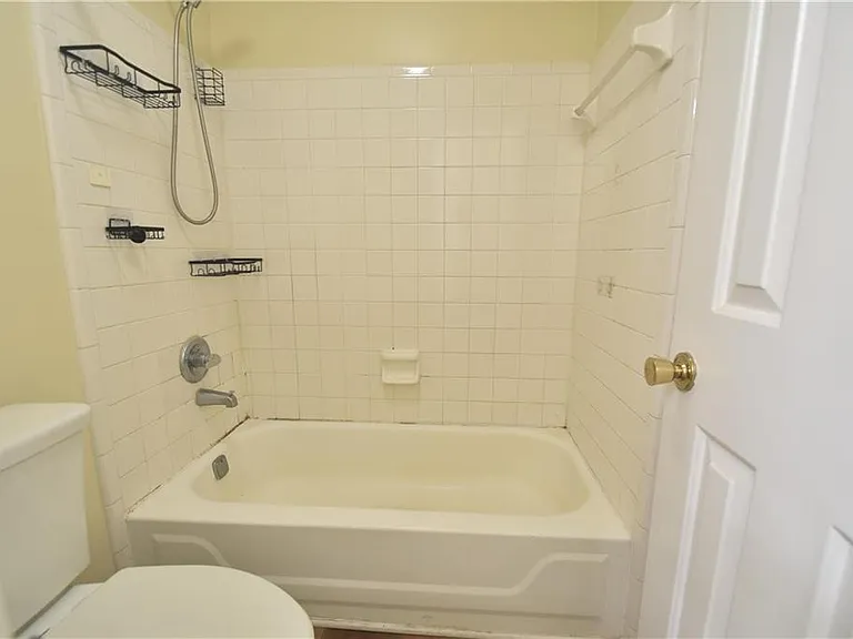 310 Granville Ct #310 — Photo 17