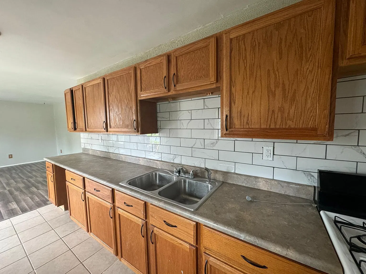 3 bed, 1080 sqft, $1,500 — Photo 3