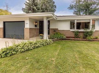 4547 W Tesch Ave, Greenfield, WI 53220