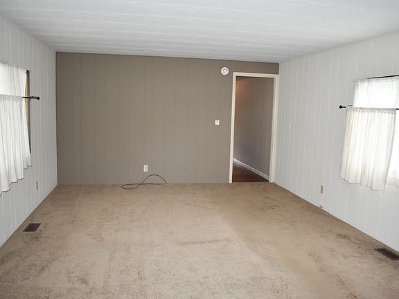 2nd image of 105 E 8th St Unit 11