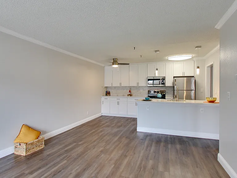 378 Van Buren - Renovated 2bed and 1bed units - Beautiful Building! — Photo 41