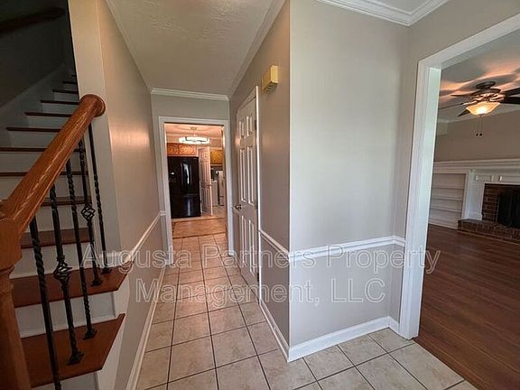 4th image of 193 Amelia Dr W