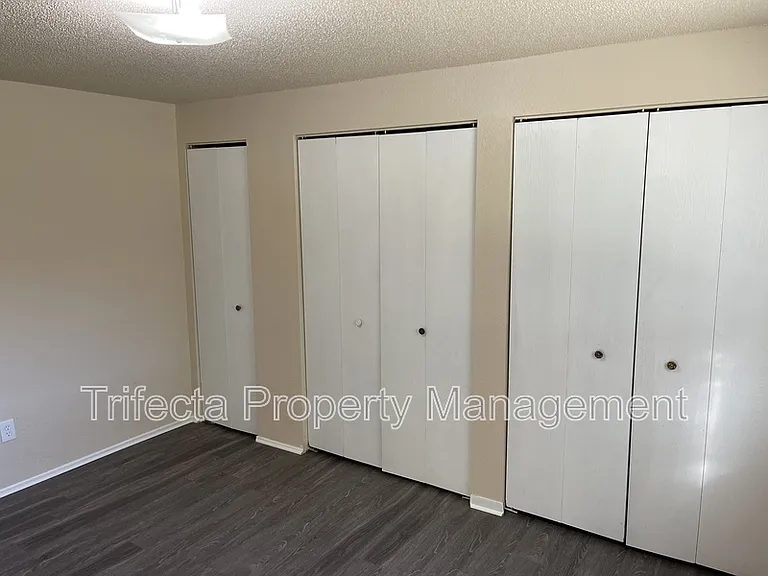 4951 Basswood Dr — Photo 17