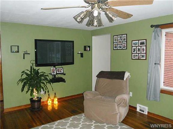 5th image of 182 McNaughton Ave