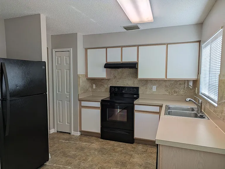 3120 Summer House Dr — Photo 5