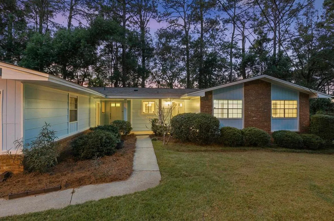 266 N Villas Ct — Photo 2